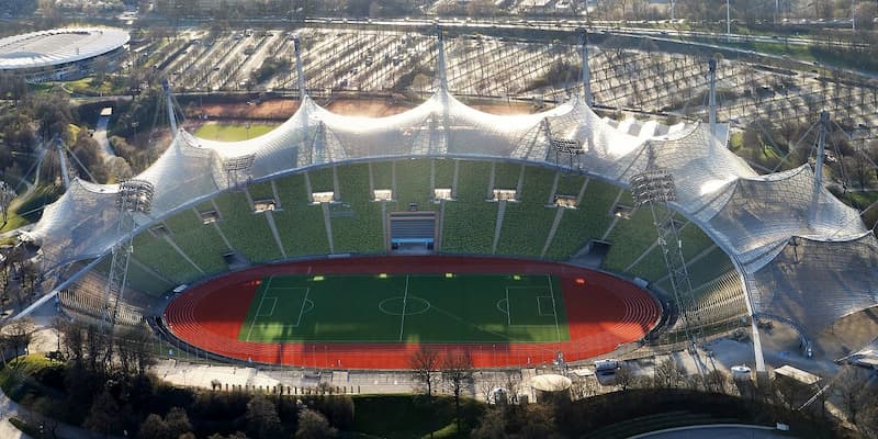 Sân Olympiastadion là sân được thiết kế độc đáo và hiện đại nhất ở Đức